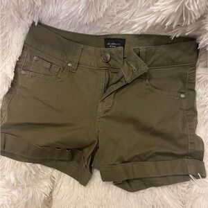 Army green shorts. Size 3/26